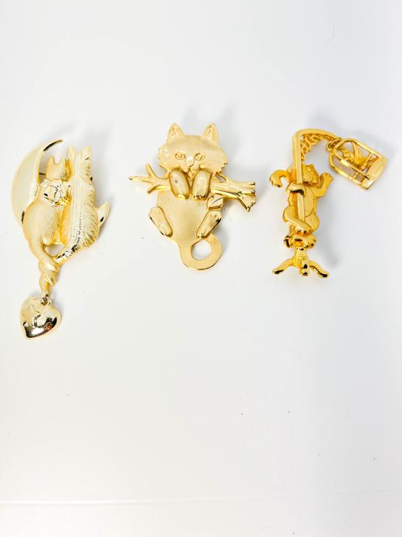CATS BROOCH LOT (1 of 1)