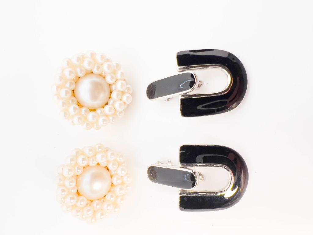 2 TRIFARI EARRINGS: 2 TRIFARI EARRINGS