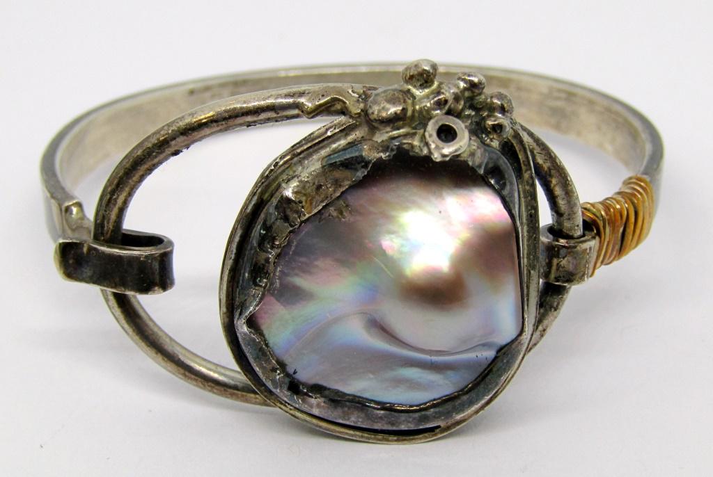 VINTAGE STERLING HINGED BANGLE WITH SHELL (1 of 6)