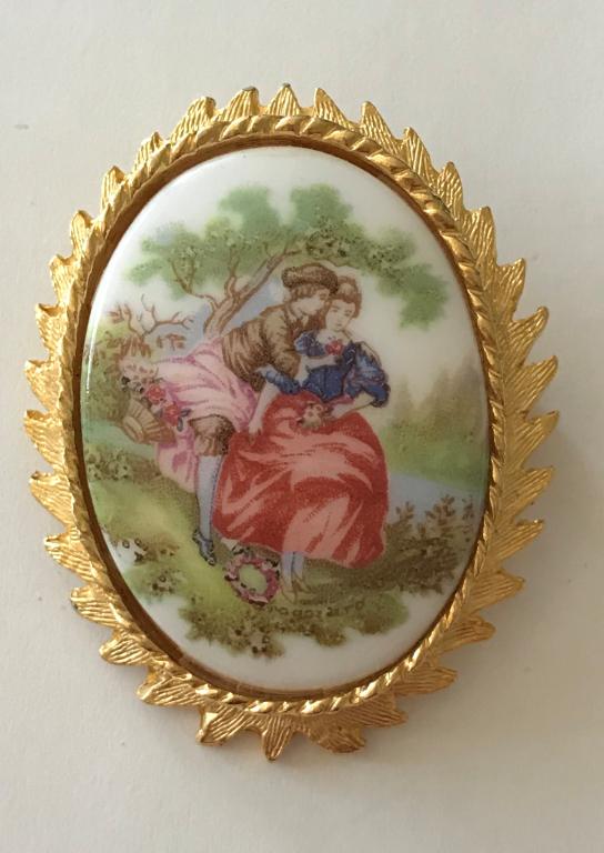 DODDS PORCELAIN/ ENAMEL BROOCH (1 of 3)