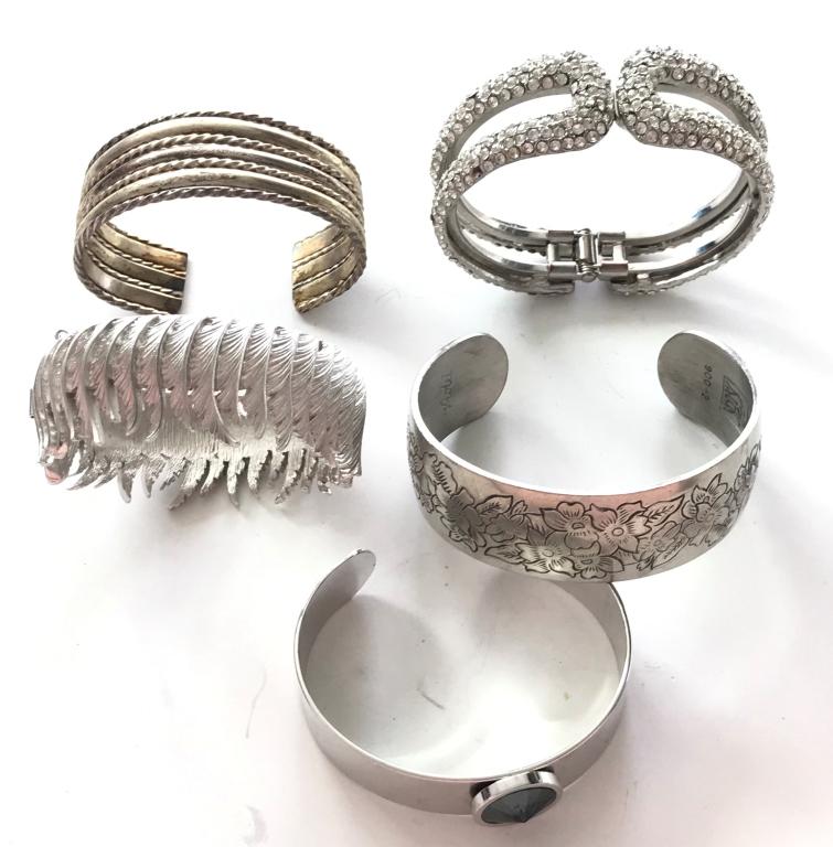 5 BANGLES- (1 PEWTER, 1 TRIFARI): BID NOW!