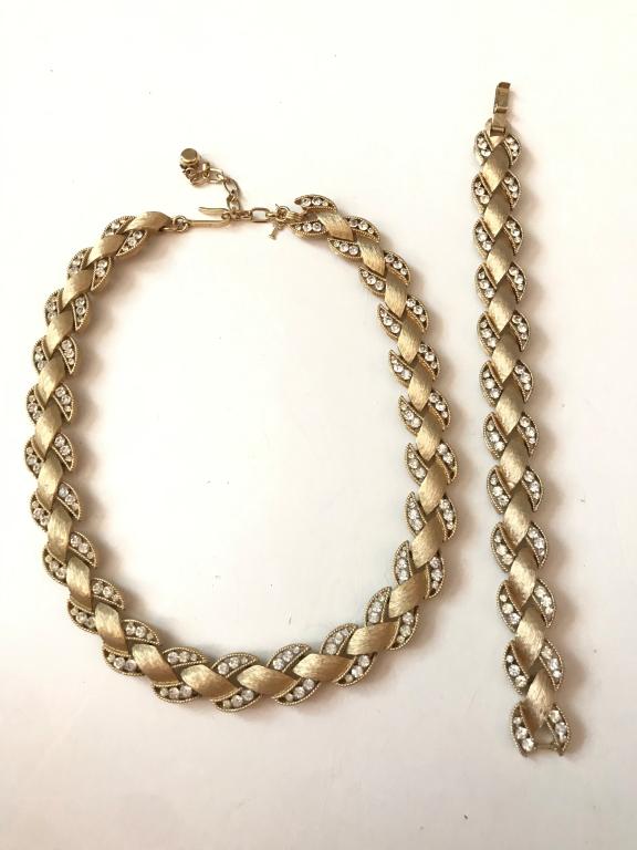 TRIFARI MATCHING NECKLACE & BRACELET: SIMPLY STUNNING.
