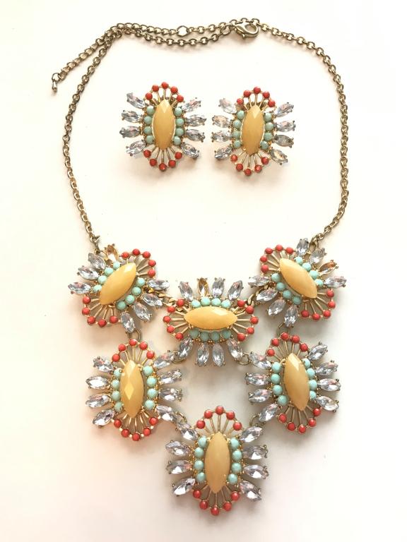 BIB STYLE NECKLACE W/ LARGE RHINESTONES SPRING! (1 of 4)