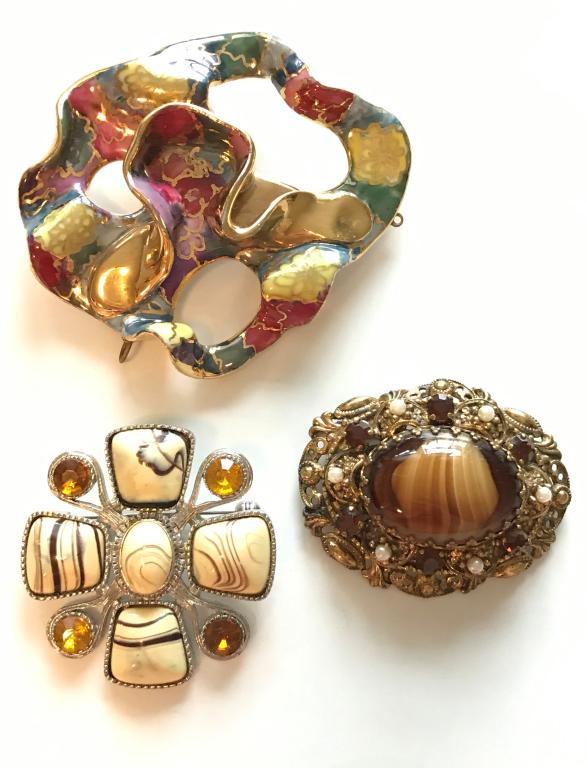 3 UNIQUE VINTAGE BROOCHES (1 of 3)