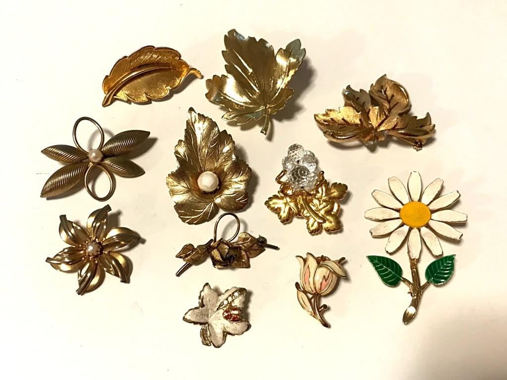 11 FLOWER/ LEAF BROOCHES/ GOLD TONE: ONE MARKED TRIFARI