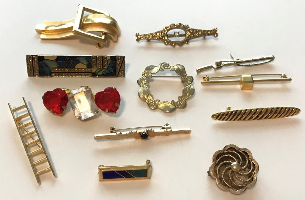 12 BROOCHES/ PINS (1 TRIFARI, 1 MONET): MULTIPLE STYLES! BID NOW!