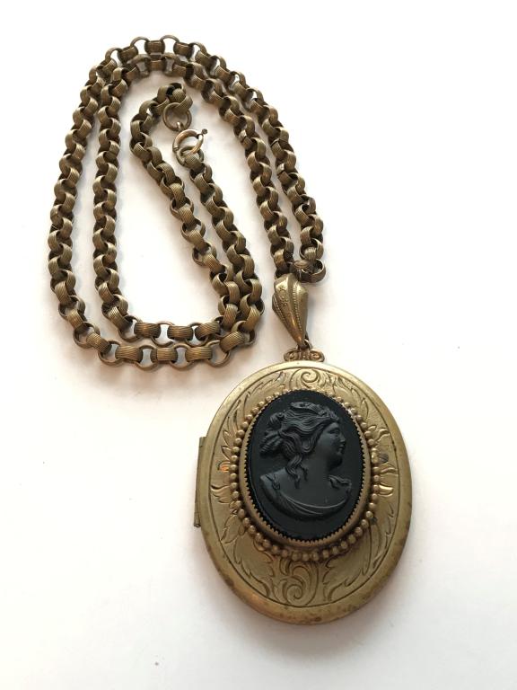 VTG. CAMEO NECKLACE W/ GF CLASP (1 of 3)