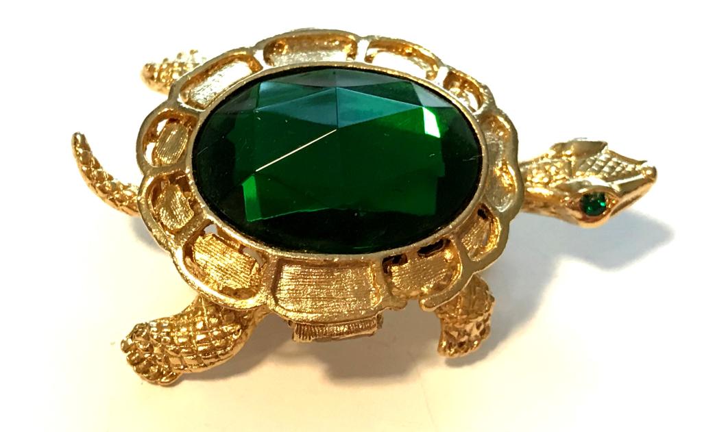 VTG. TURTLE LIP GLOSS BROOCH (1 of 3)