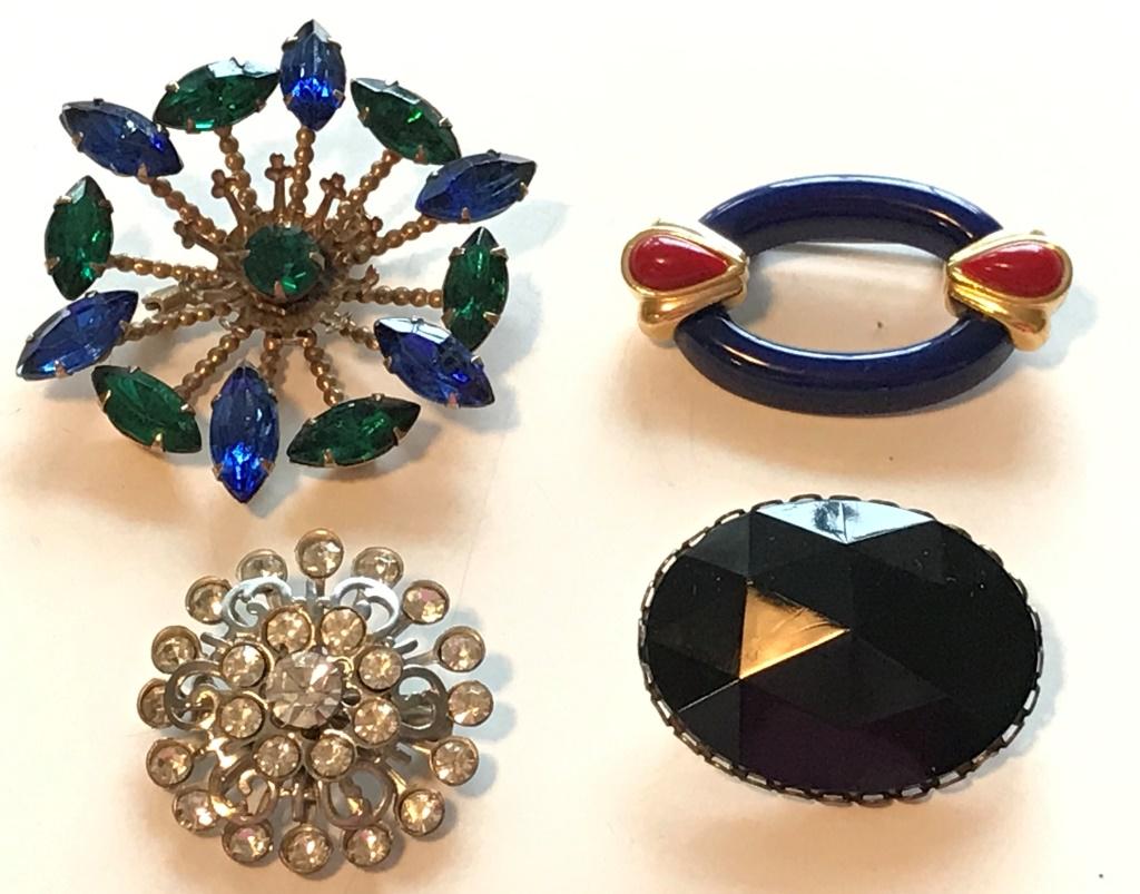 4 BROOCHES VINTAGE (1 of 2)