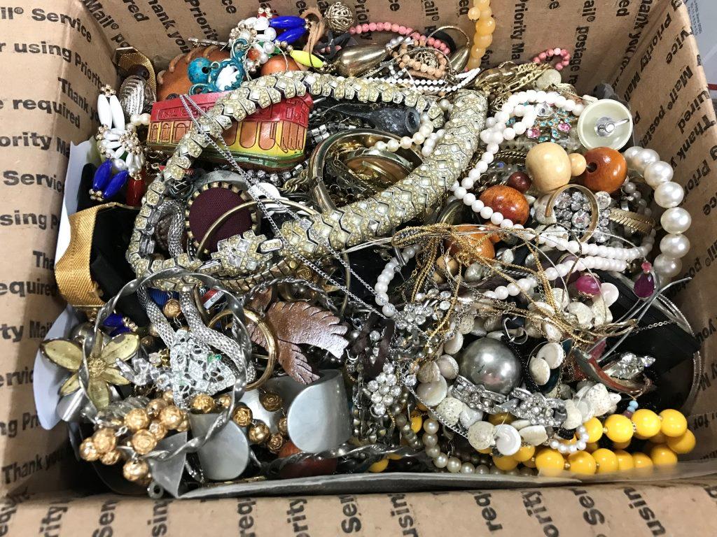 MEDIUM FLAT RATE BOX FULL OF GOODIES! (1 of 1)