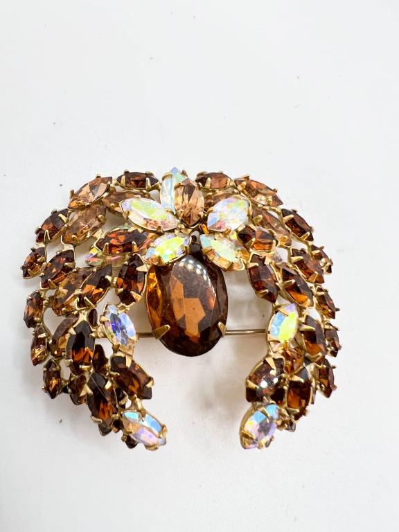 AMAZING LARGE STONE BROOCH (1 of 2)