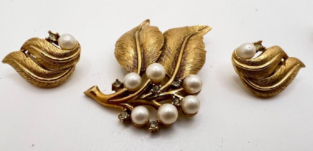 TRIFARI CROWN SET (1 of 2)