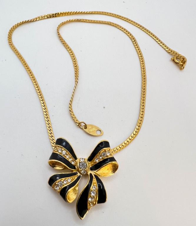 TRIFARI STONE BOW NECKLACE (1 of 1)