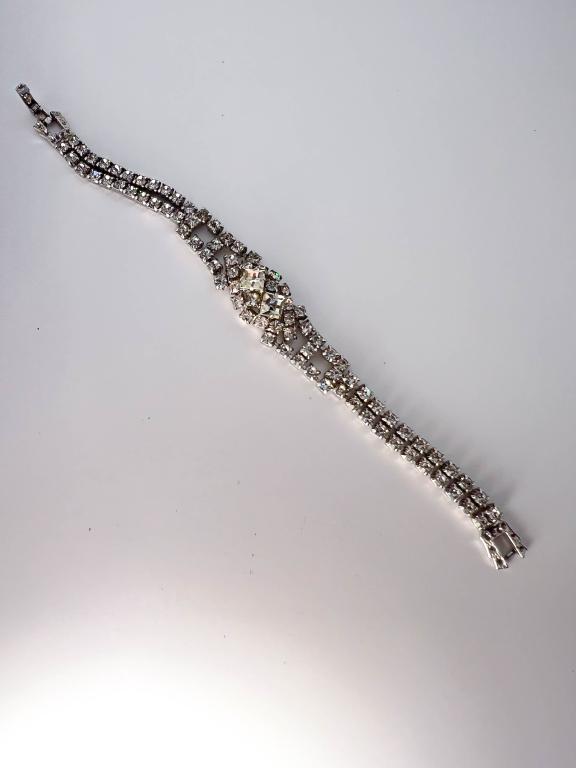 BEAUTIFUL RHINESTONE WIDE BRACELET (1 of 2)
