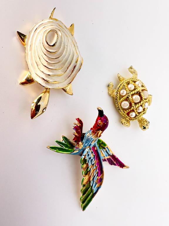 BROOCH VARIETY LOT (1 of 2)