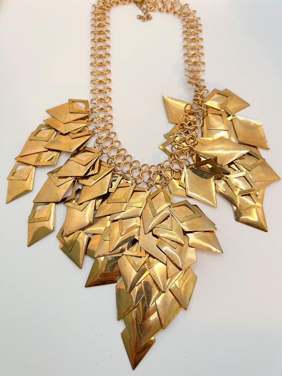 VINTAGE BIB NECKLACE: VINTAGE BIB NECKLACE