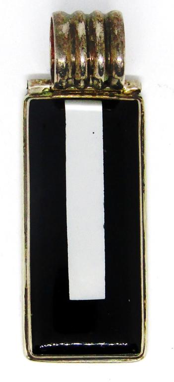 VINTAGE STERLING RECTAGLE PENDANT WITH BLACK (1 of 3)