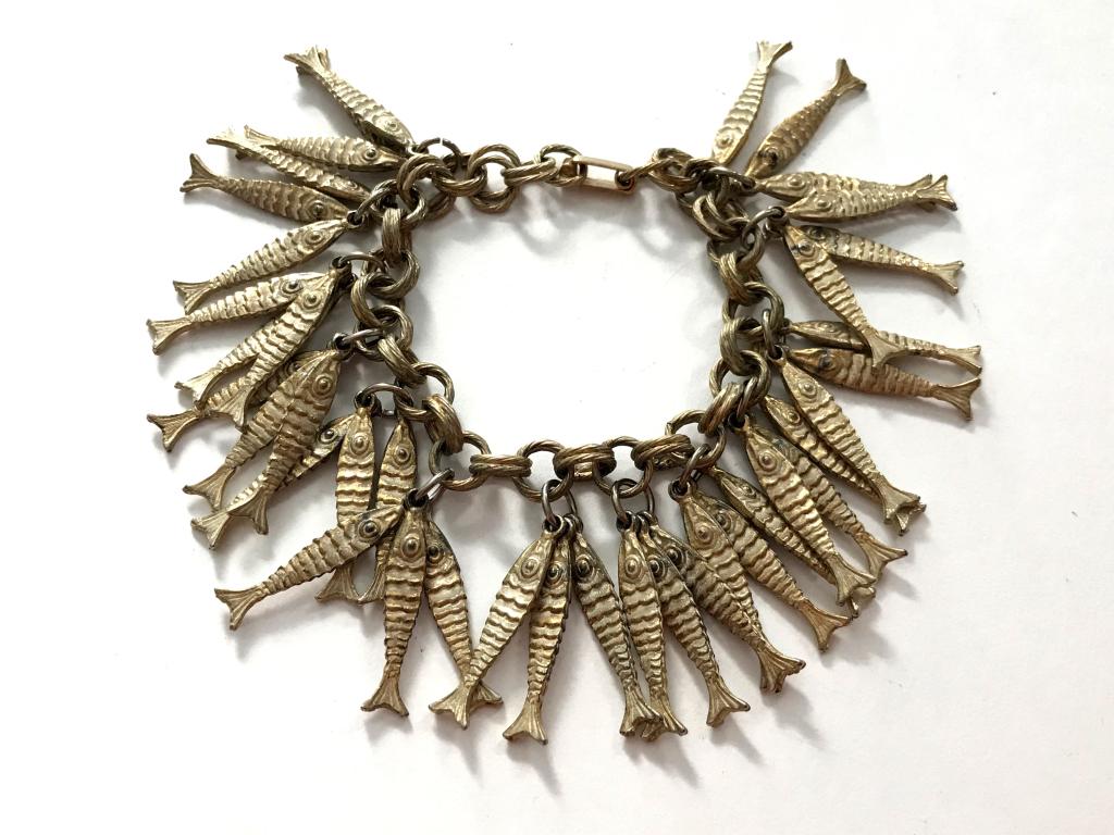 FISH BRACELET WITH MULTIPLE DANGLE FISH: NOW ACCEPTING BIDS!