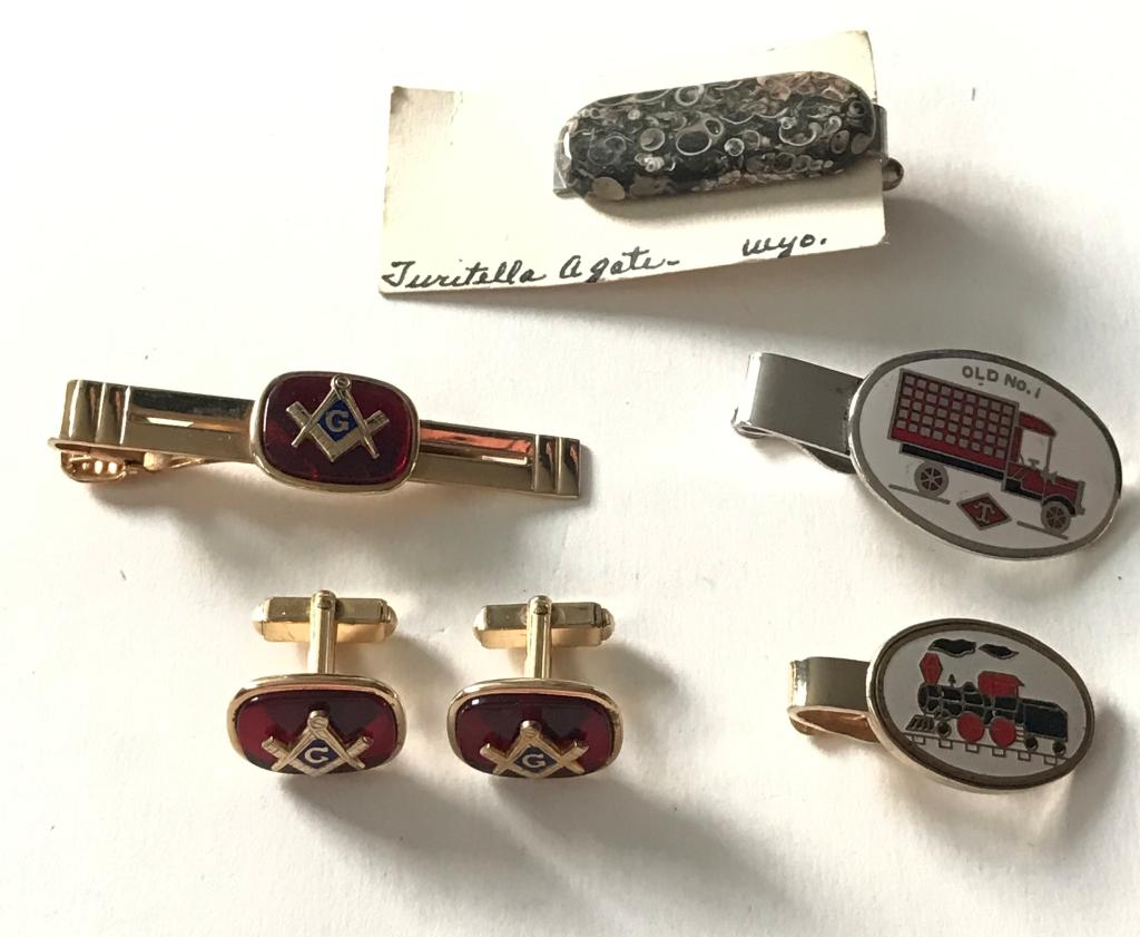 SUIT & TIE ACCESSORIES (1 of 3)