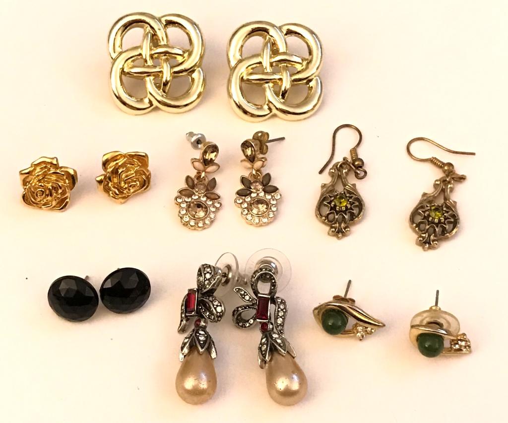 7 PAIRS OF EARRINGS (IN. JOAN RIVERS & S.C.): SARAH COVENTRY AND JOAN RIVERS