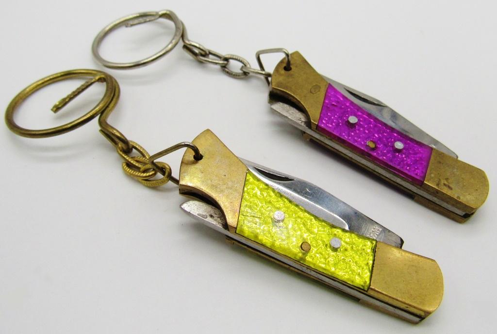 (2) COLORFUL KEYCHAIN POCKET KNIVES (1 of 2)