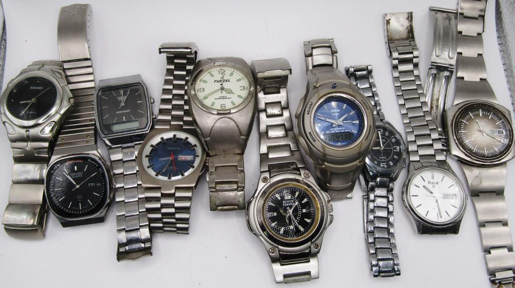 10-VINTAGE MEN'S WRISTWATCHES: CITIZEN: WR DIGITAL-SEIKO AUTOMATIC 21 JEWELS DAY DATE-PULSAR DAY DATE-SEIKO ALARM DAY DATE-BIJOUX TERNER (CRACKED CRYSTAL)-GENEVA-ARMITRON AWATCH WR DAY DATE-FUEZEL WR-CASIO AUTOMATIC