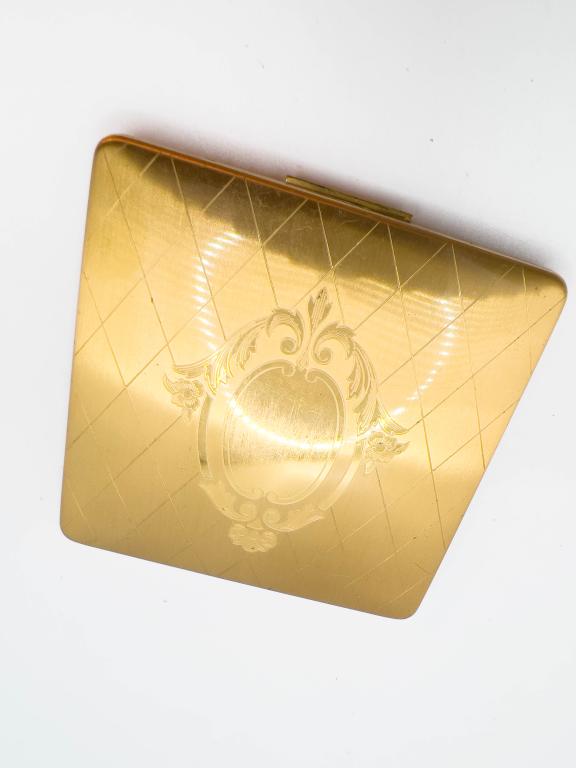 LARGE VINTAGE COMPACT: LARGE VINTAGE COMPACT COST 0
