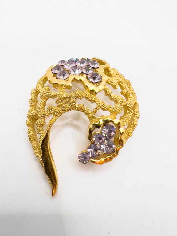 TRIFARI CROWN , STUNNER !: TRIFARI CROWN , BEAUTIFUL ,MISSING STONES COST 0