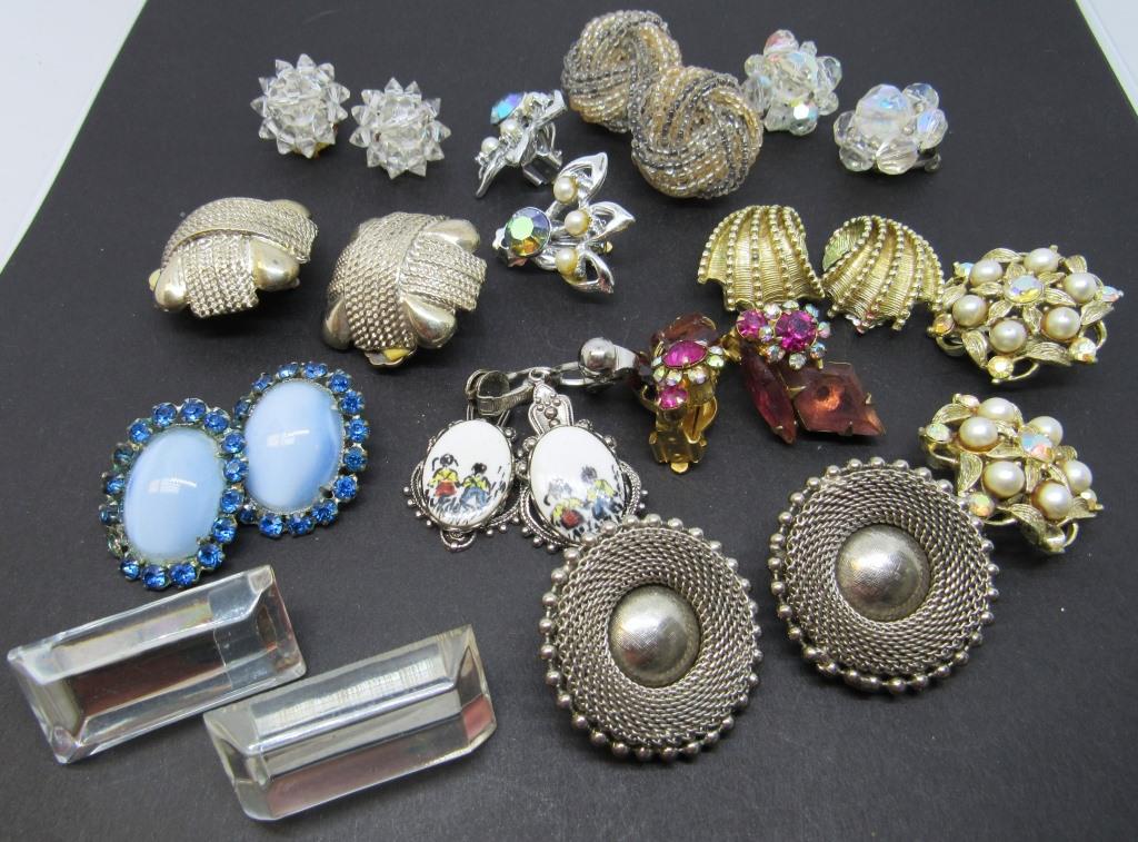 LARGE VTG EARRING LOT (1 of 2)