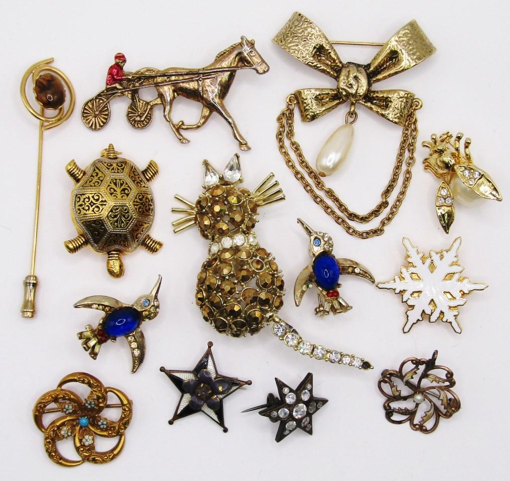 LARGE MISC VTG PIN LOT (1 of 2)