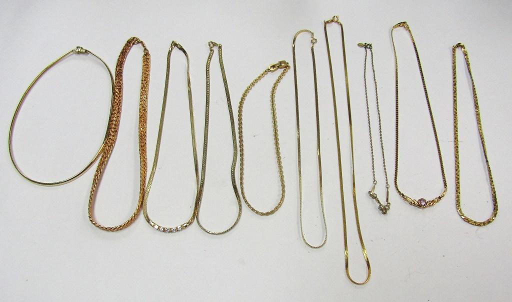 SIMPLE GOLD TONE NECKLACES: (10) BEAUTIFUL GOLD TONED CHAIN NECKLACES