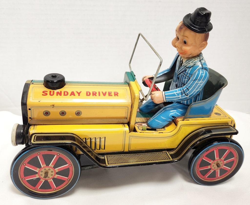 Tin Battery-Operated Sunday Driver Car (1 of 8)