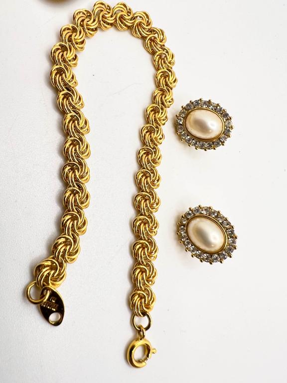 TRIFARI SIGNED BRACELET, EARRINGS: TRIFARI SIGNED BRACELET, EARRINGS