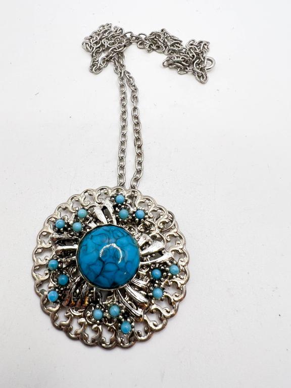 TURQUISE COLOR NECKLACE: TURQUISE COLOR NECKLACE