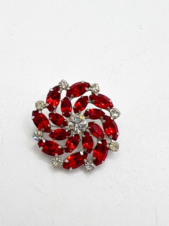 B DAVID SIGNED BROOCH: B DAVID SIGNED BROOCH
