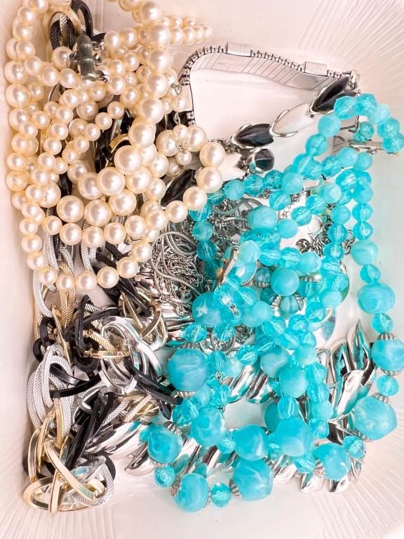 BULK LOT , PRETTY !!! (1 of 2)