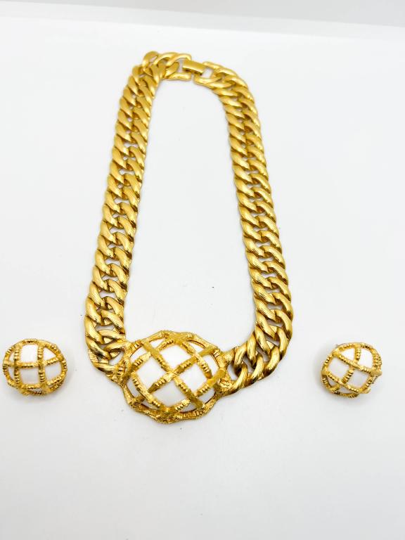 HEAVY VINTAGE NECKLACE SET (1 of 2)