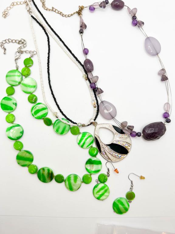 COLOR NECKLACES TRIO , PRETTY (1 of 1)
