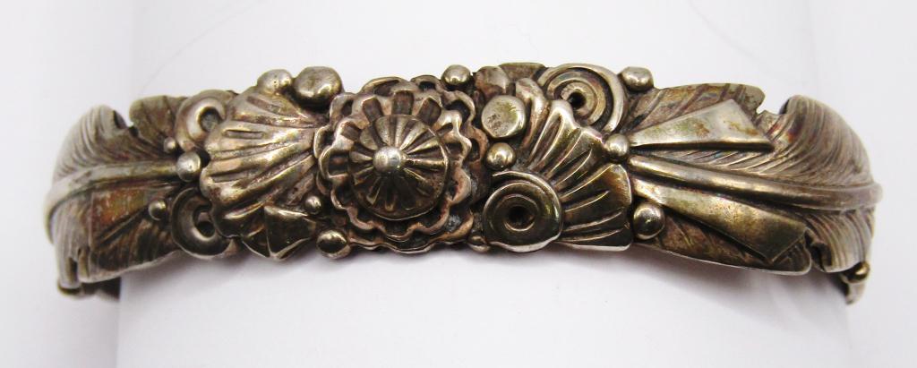 BEN BEGAYE SOUTHWESTERN STERLING CUFF: LEAF DESIGN-MEASURES 8 INCHES WITH GAP-TOTAL 22 DWT