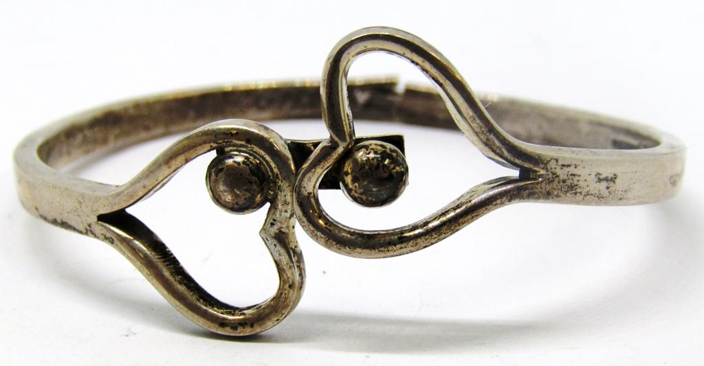 MEXICO STERLING HEART HINGED BANGLE (1 of 3)