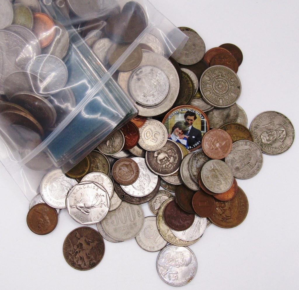 5 POUNDS FOREIGN COINS - GREAT MIX (1 of 2)