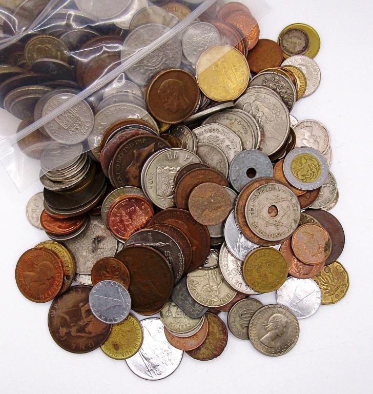 5 POUNDS FOREIGN COINS - GREAT MIX (1 of 2)