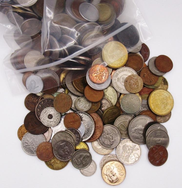 5 POUNDS FOREIGN COINS - GREAT MIX (1 of 2)