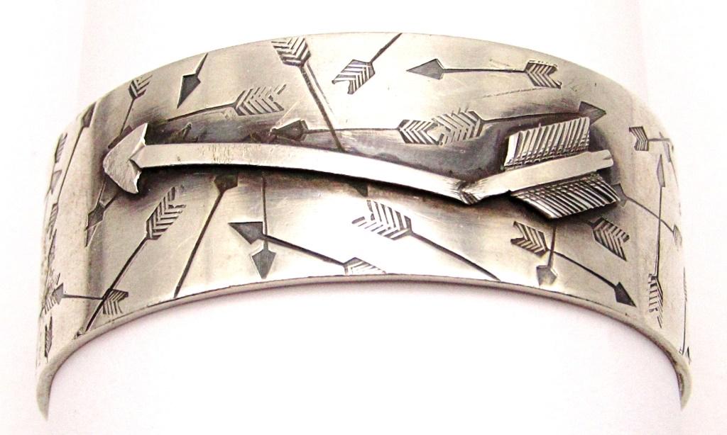 CLINT ORMS STERLING SHOOTING ARROW CUFF: MEASURES 7 INCHES WITH GAP-TOTAL 26 DWT