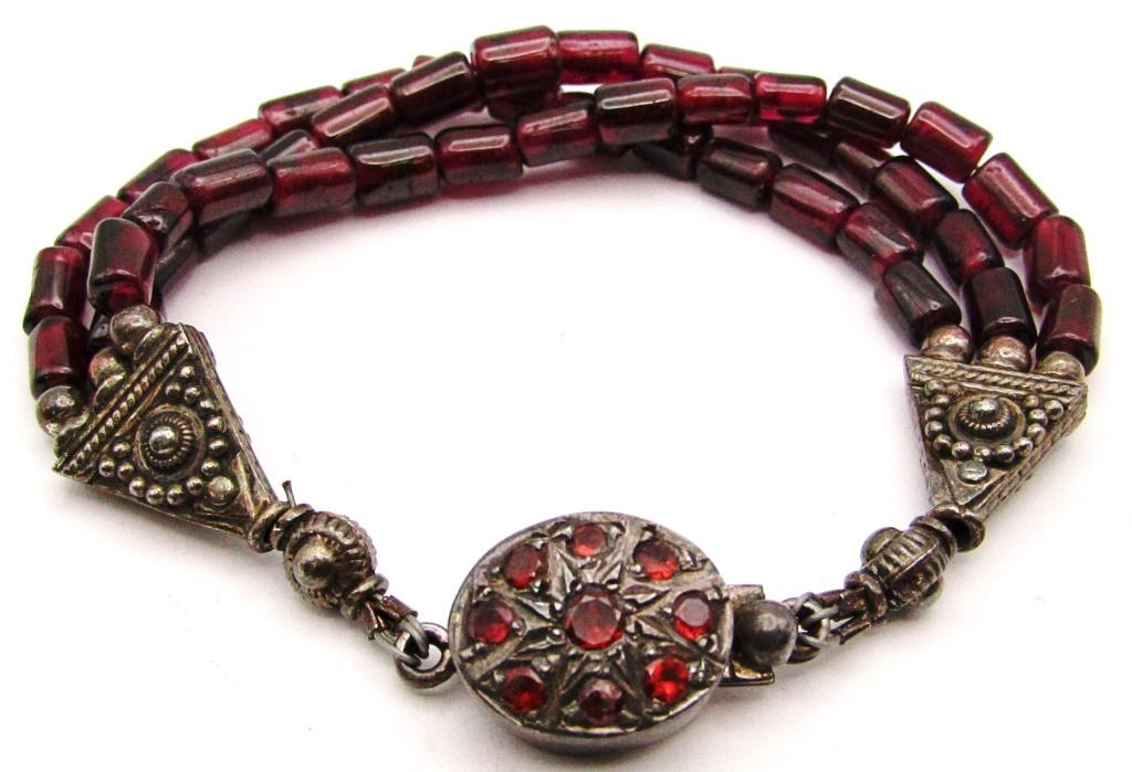 VINTAGE STERLING MULTI LAYERED GLAS BEADED (1 of 4)