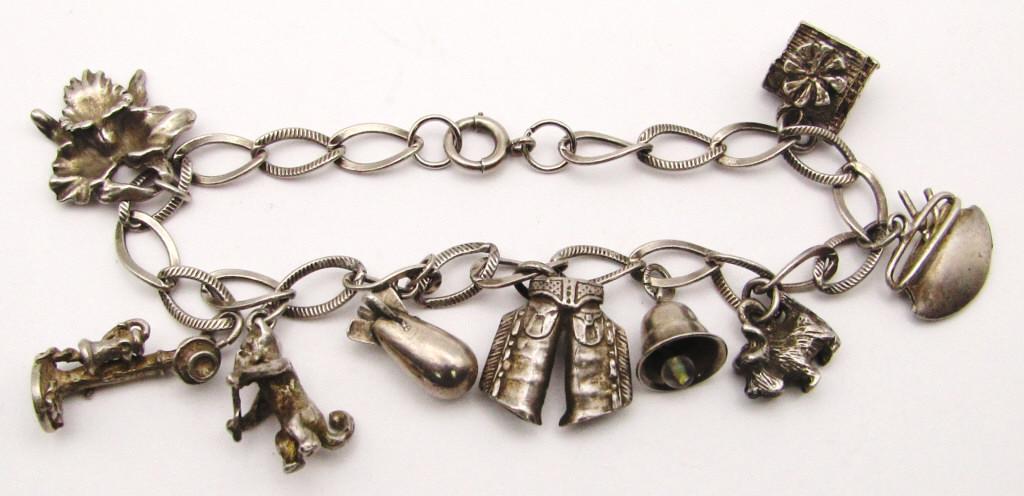 VINTAGE STERLING CHARM BRACELET WITH (9)CHARMS: TOTAL 13 DWT