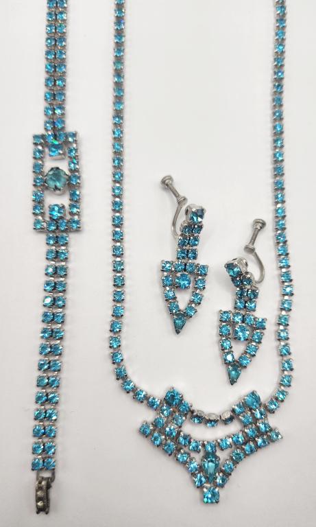 3 PIECE SET! VTG SILVER TONED BABY BLUE RHINESTONE (1 of 3)
