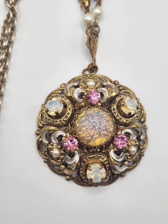 GORGEOUS VTG GOLD TONED NECKLACE WITH (1 of 4)