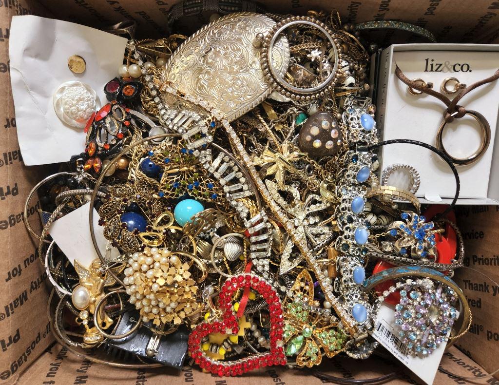 TREASURE HUNT BULK JEWELRY WITH VTG PIECES (1 of 1)
