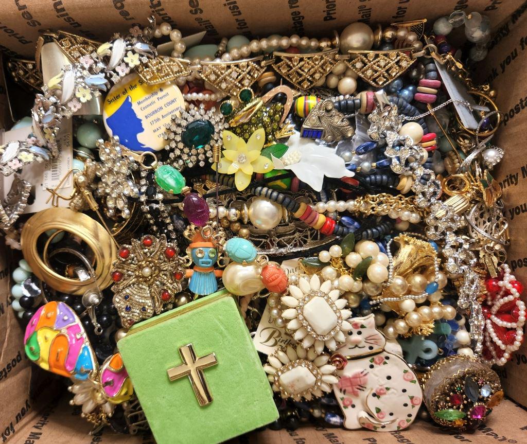 TREASURE HUNT BULK JEWELRY WITH VTG PIECES (1 of 1)
